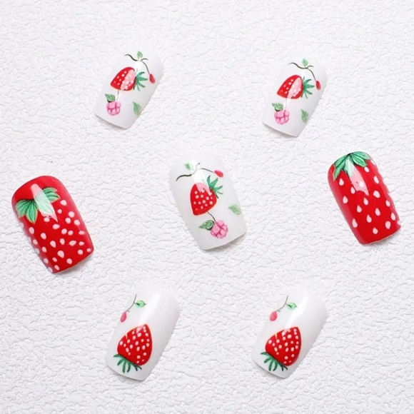 Strawberry Pattern Press-On Nail Set - Picture 4 of 10